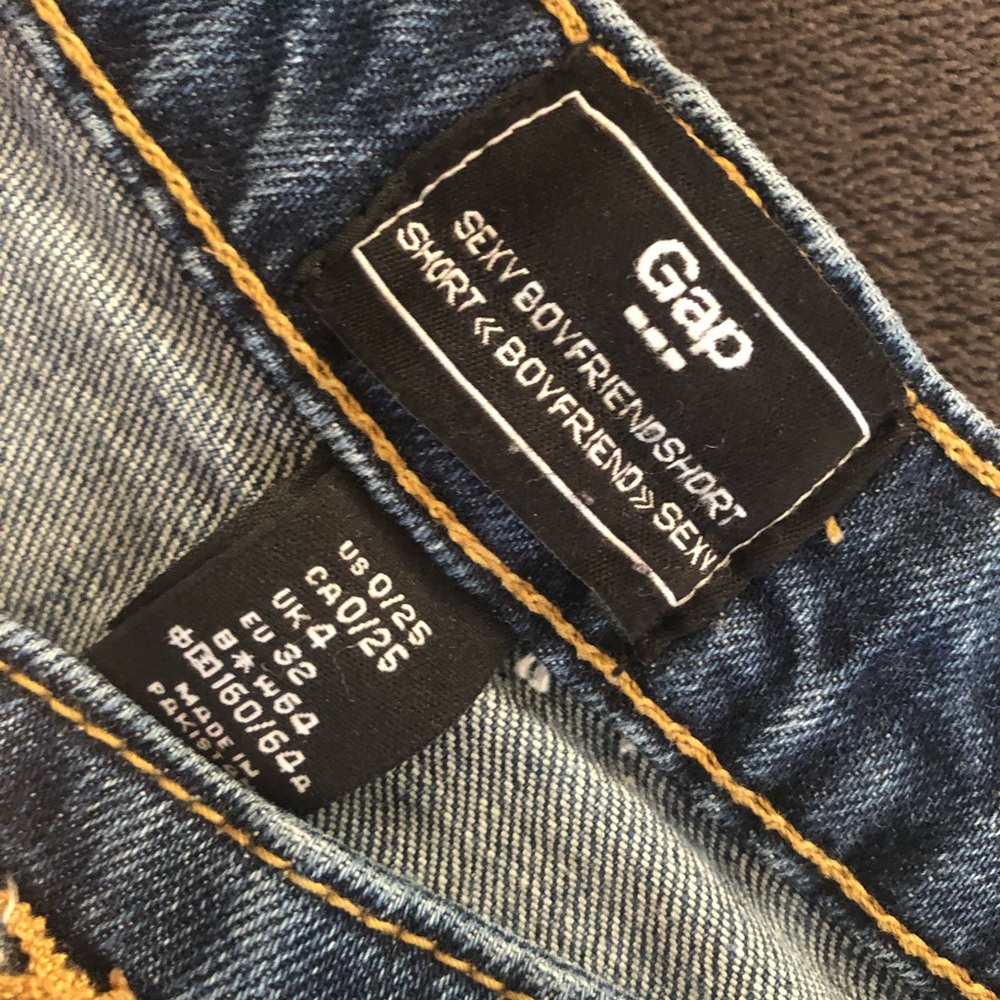 Gap sexy boyfriend jean shorts - Picture 3 of 11